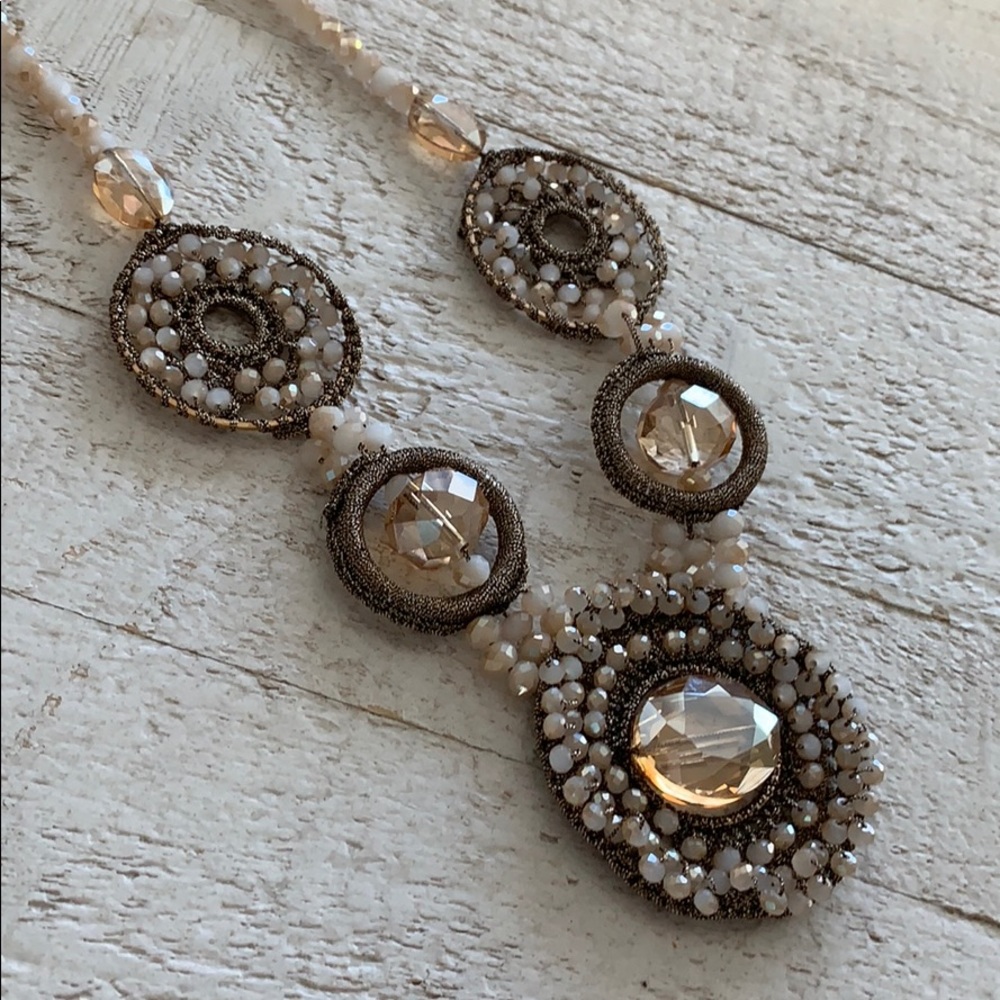 NWOT Super Feminine Statement Necklace